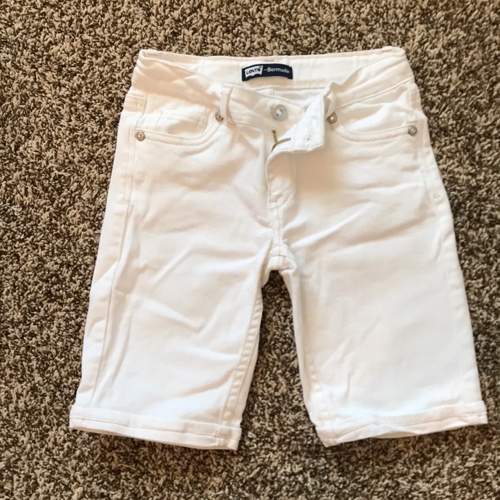 Girls Levi shorts size10 EXCELLENT CONDITION